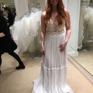 Gorgeous never worn boho style wedding gown !!